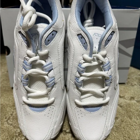 Woman’s Omni Trainer, size 8 1/2 wide D. - Picture 8 of 9